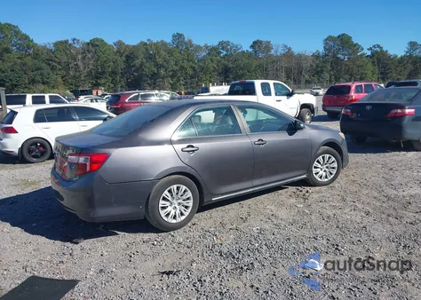 2014 Toyota Camry Le z USA, uszkodzony, nr VIN 4T1BF1FK2EU821828